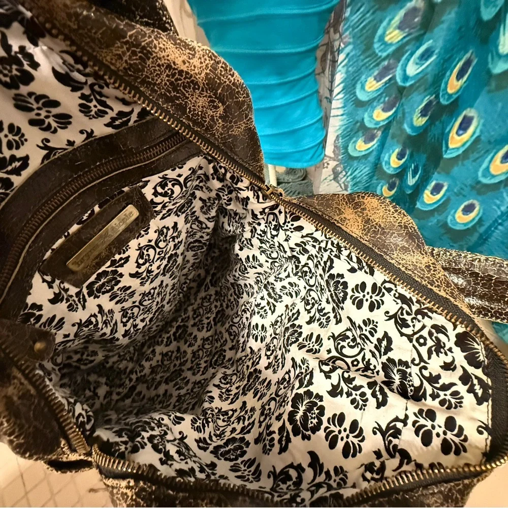 Bryna Nicole Distressed Leather Tote - Rare Find!! - Picture 9 of 17